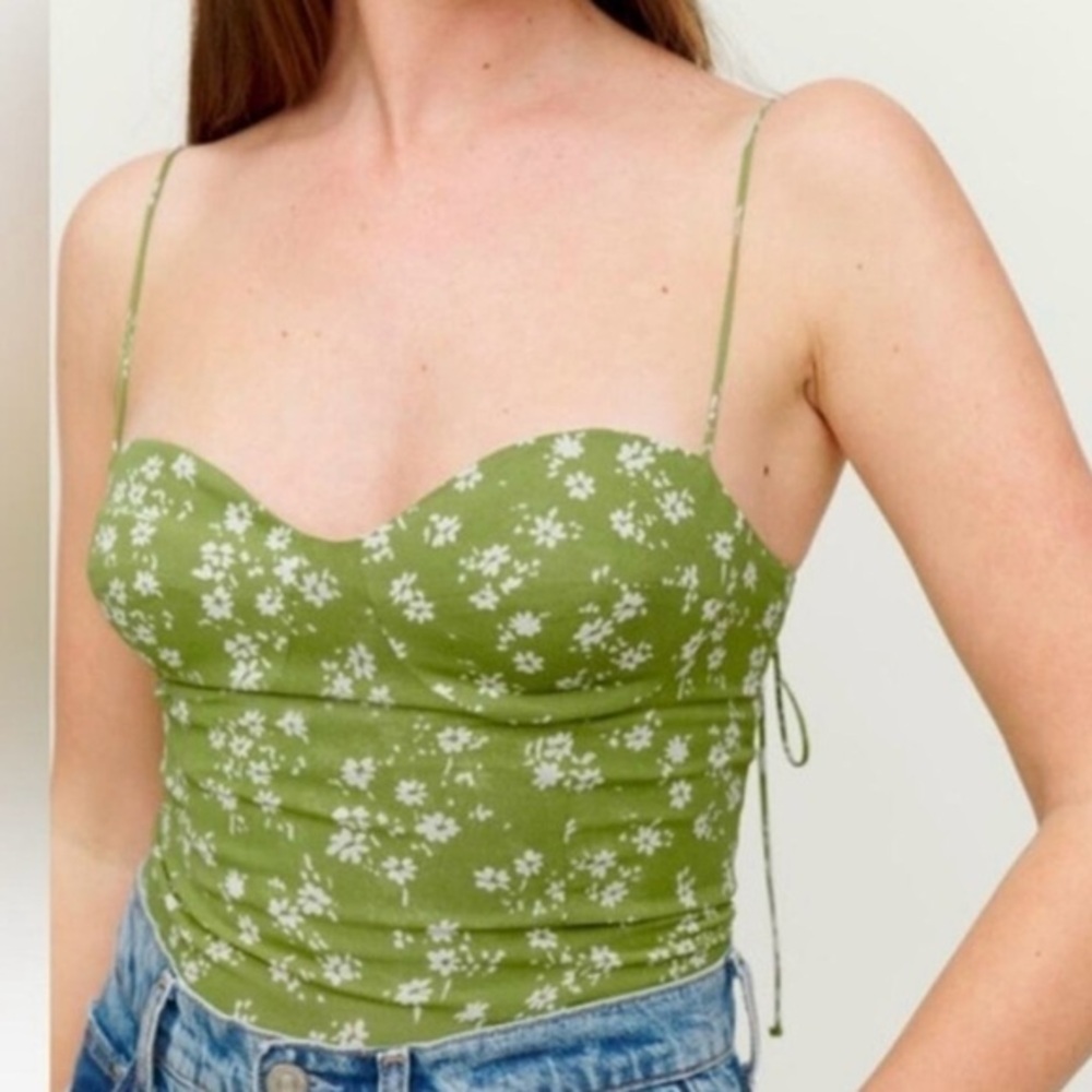 💚NWT Reformation Liza Top in Scallion